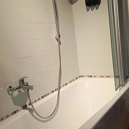 Am Brunnen Und An Der Fulda Apartamento